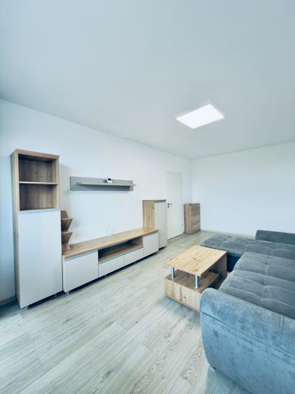 Apartament cu 2 camere decomandat în Tractorul