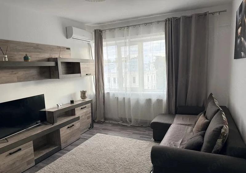 Apartament cu 2 camere semidecomandat în Central