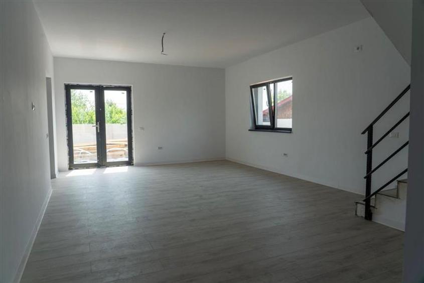 Casă cu 4 camere cu Teren 400 Mp în Berceni