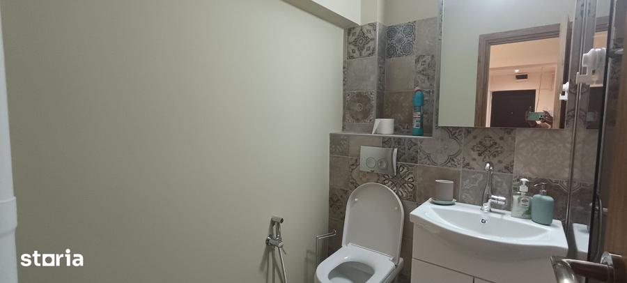 Apartament cu 3 camere decomandat în Calea București
