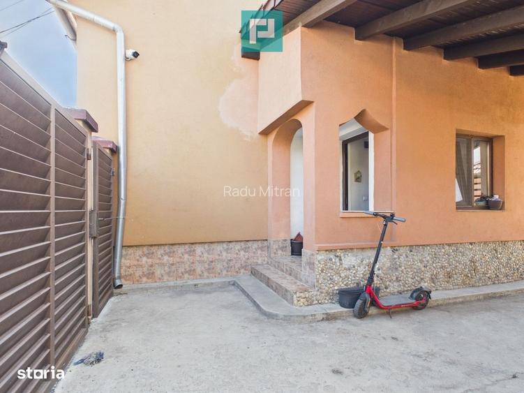 Casa 4 camere, 2 bucatarii, 2 bai zona UTA Arad