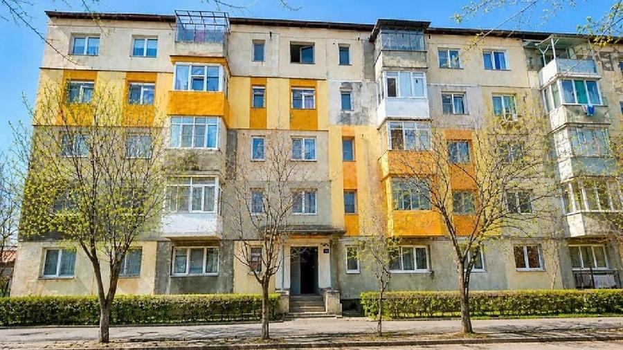 Apartament cu 3 camere semidecomandat în Nord