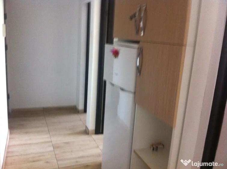 Apartament cu 3 camere semidecomandat în George Enescu