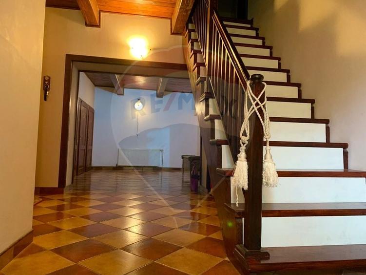 Hotel/Pensiune, de 659 mp, în Bulz