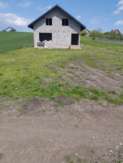 Casă cu Teren 2000 Mp în Central
