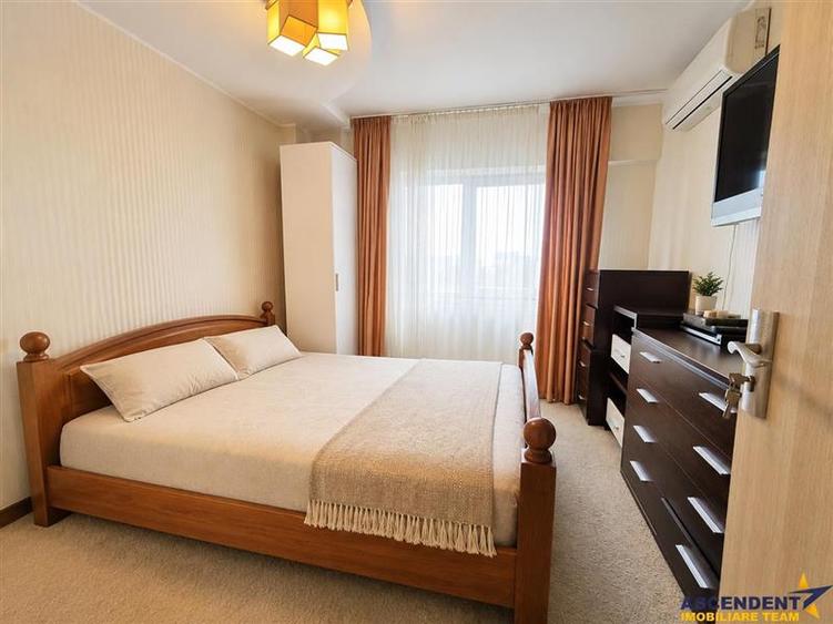 Apartament cu 3 camere decomandat, mobilat în Centrul Civic