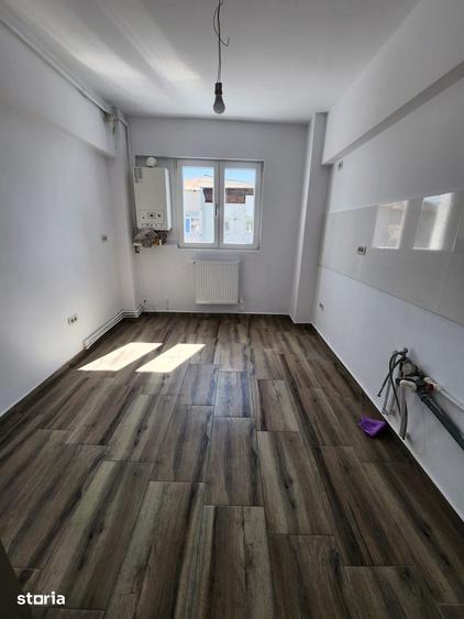 Apartament cu 3 camere decomandat în Șerbănești