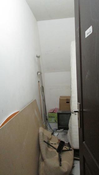 Apartament cu 3 camere semidecomandat în Zăvoi