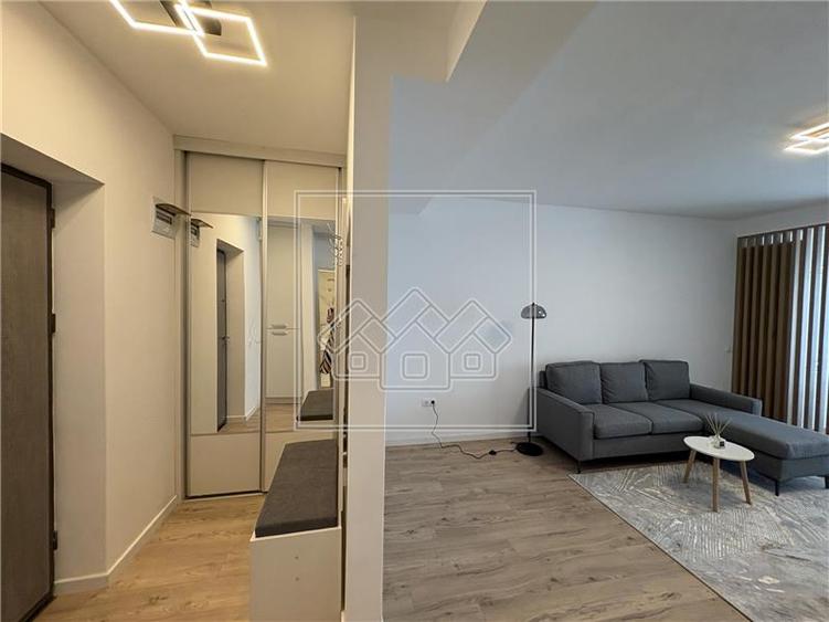 Apartament cu 2 camere decomandat în Exterior Vest