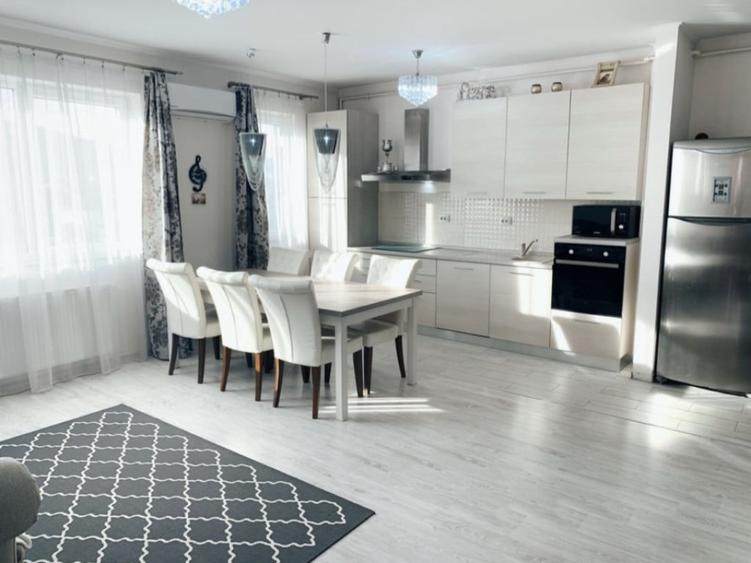 Apartament cu 3 camere semidecomandat în Florești — fotografia 1