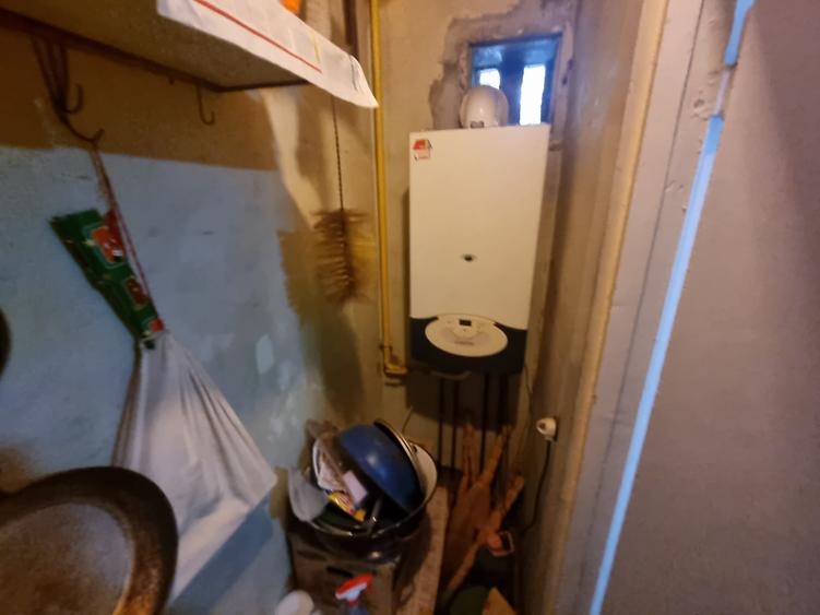 Apartament cu 2 camere semidecomandat în Podu Roș