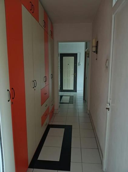 Apartament cu 3 camere decomandat în Nicolina