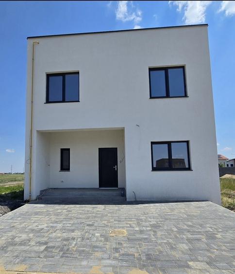 Casă cu 4 camere cu Teren 300 Mp în Săcălaz