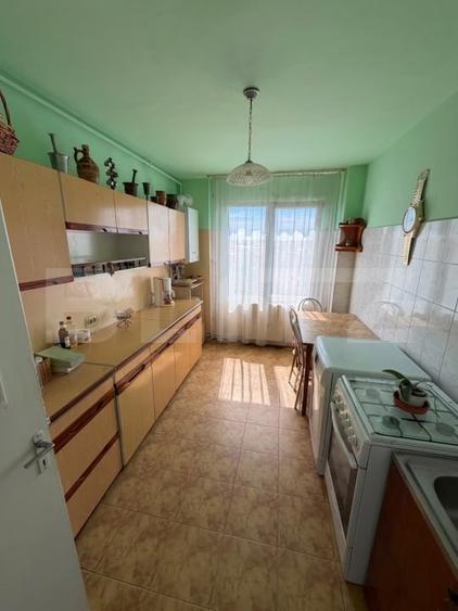 Apartament cu 3 camere decomandat, mobilat în Take Ionescu