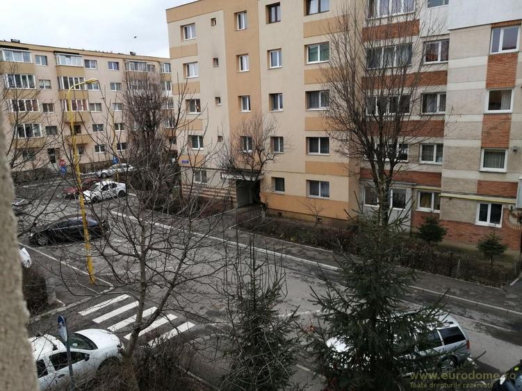 Garsonieră semidecomandată, mobilată în Craiter