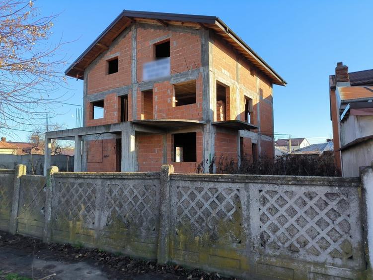 Casă individuală cu 7 camere cu Canalizare în Chiajna