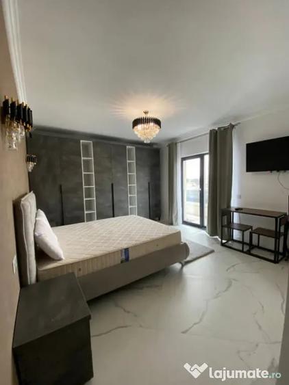 Apartament cu 4 camere decomandat, mobilat în Central