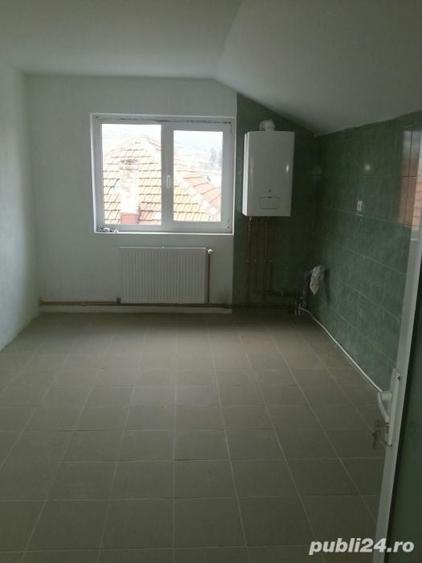Casă cu 4 camere cu Teren 2000 Mp în Văleni