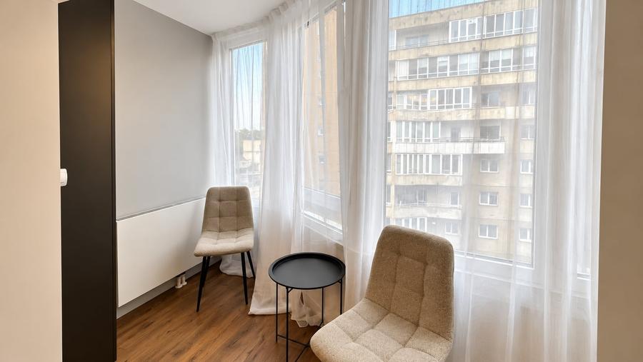 Apartament cu 3 camere decomandat, mobilat în Județean