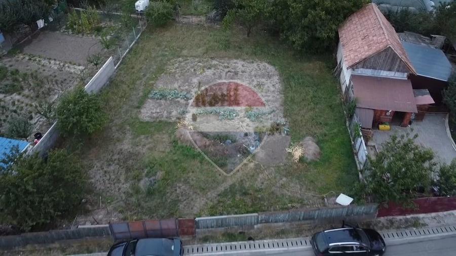 Teren de 800 mp, în Cornești