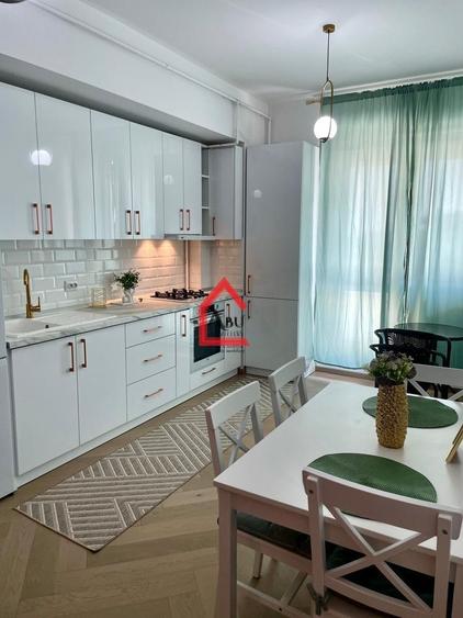 Apartament cu 2 camere semidecomandat, mobilat în Central