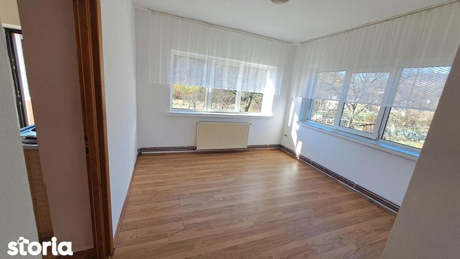 Casă cu 3 camere cu Teren 9000 Mp în Valea Borcutului