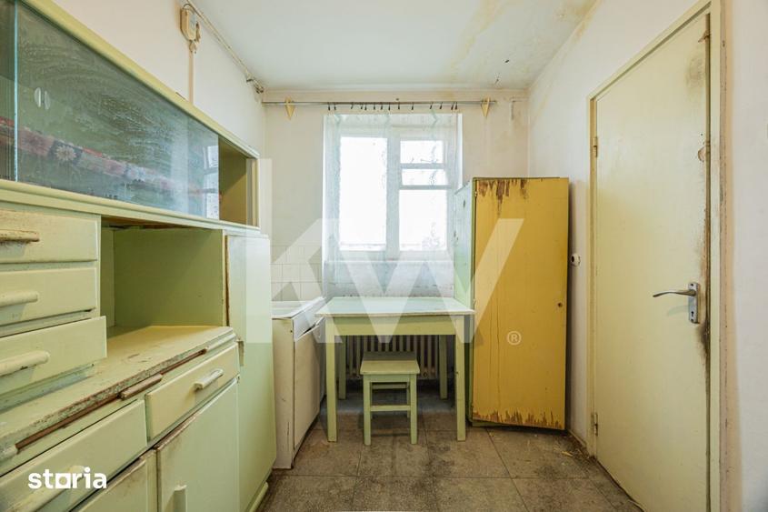 Apartament cu 4 camere semidecomandat în Astra