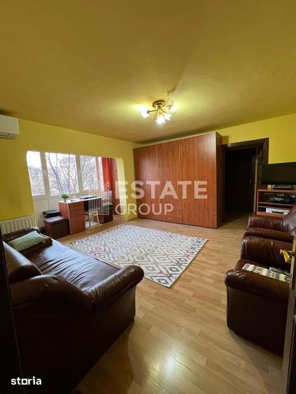 Apartament cu 3 camere semidecomandat în Aradului