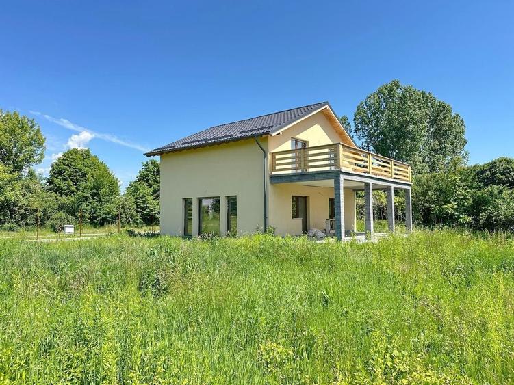 Casă individuală cu 4 camere cu Canalizare în Hălchiu