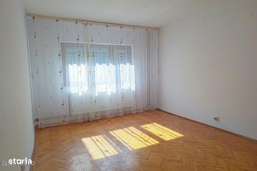 Apartament cu 3 camere decomandat în Soarelui