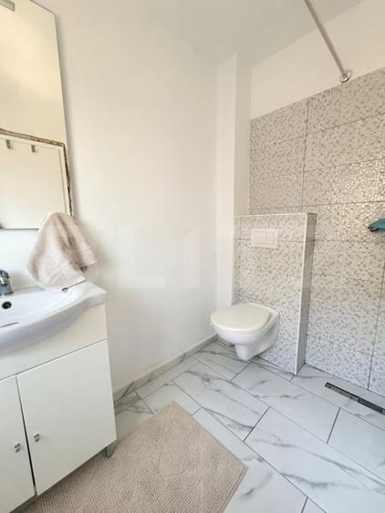 Casă individuală cu 5 camere cu Canalizare în Ghiroda