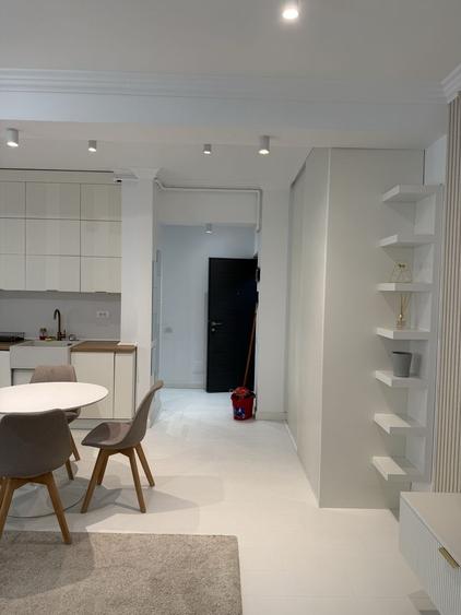 Apartament cu 2 camere decomandat, mobilat în Regie