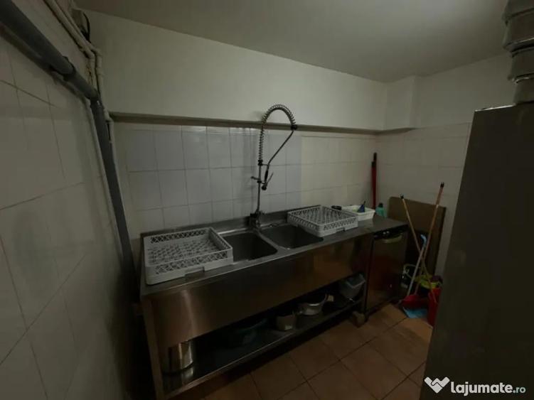 Spațiu comercial, de 240 mp, în Central