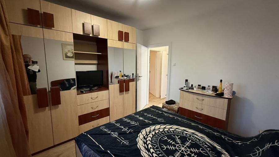Apartament cu 2 camere semidecomandat în 1 Mai