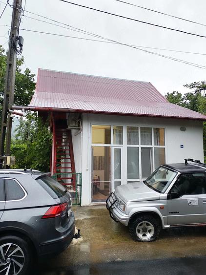 Casă cu 3 camere cu Teren 200 Mp în Siriu