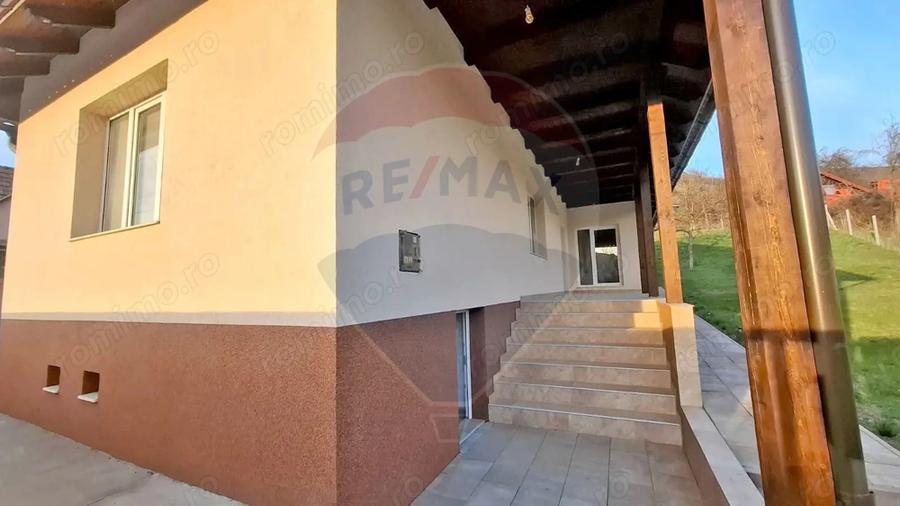 Casă cu Teren 800 Mp în Gălățeni