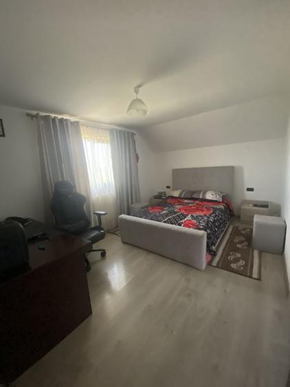 Casă cu 4 camere în Păun