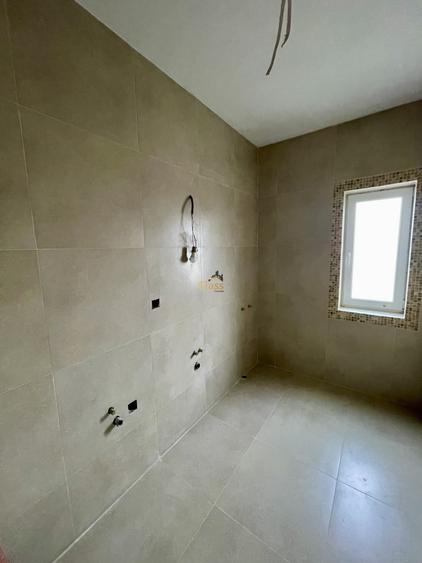 Apartament cu 3 camere semidecomandat în Baciu