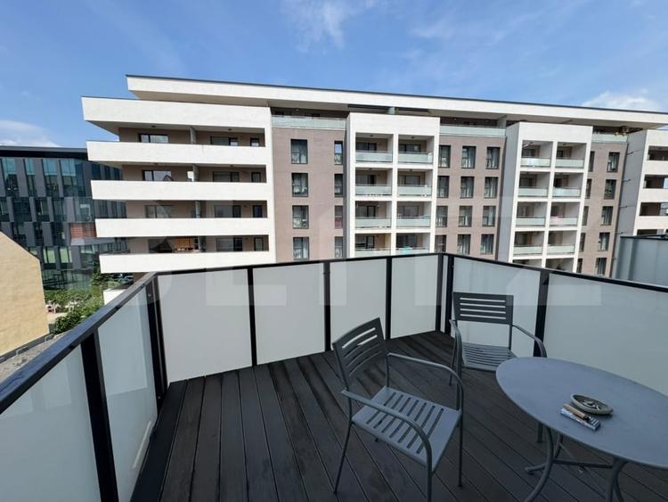 Apartament cu 3 camere semidecomandat, mobilat în Semicentral