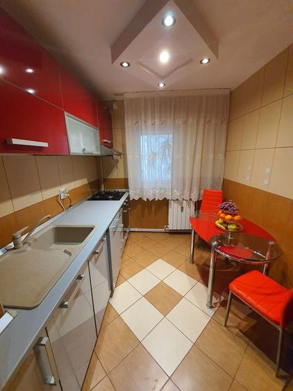 Apartament 3 camere Micro 17,decomandat,etajul 1. - 11