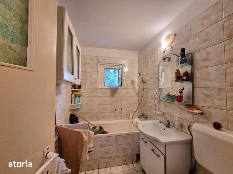 Apartament cu 3 camere decomandat, mobilat în Mioriței