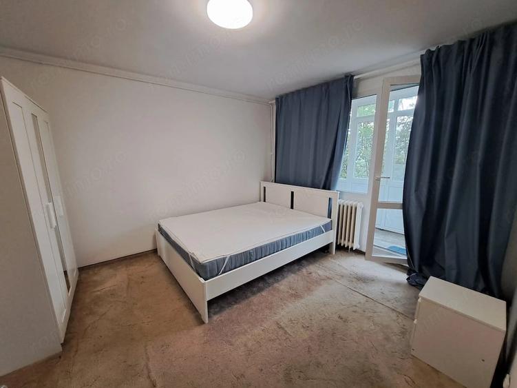 Apartament cu 3 camere decomandat în Drumul Taberei