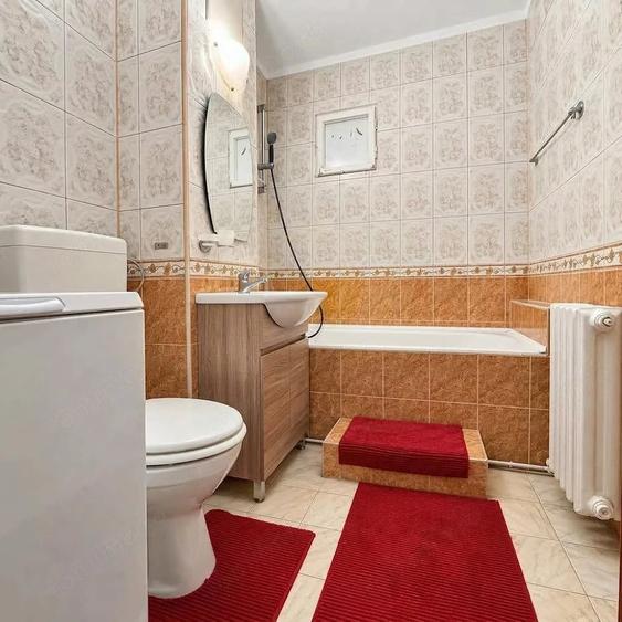 Apartament cu 3 camere decomandat în Girocului