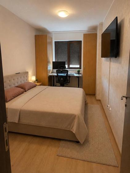 Apartament cu 3 camere decomandat în Roșu