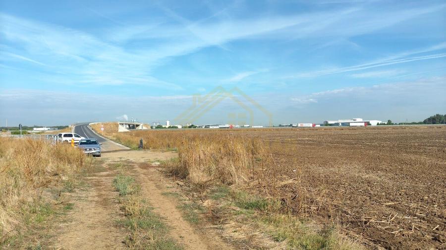 Teren agricol extravilan de 40000 mp, în Central