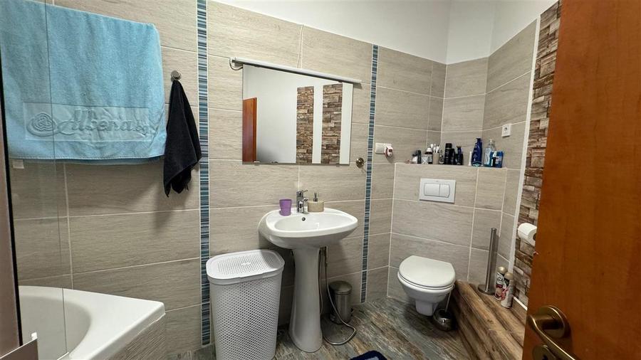 Penthouse cu 4 camere circular, mobilat în Schei