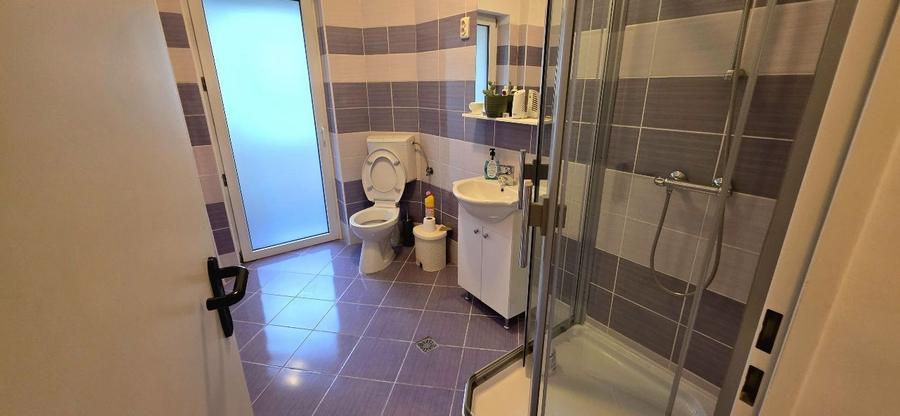 Apartament cu 4 camere decomandat, mobilat în Dacia