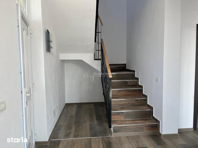 Casă cu 4 camere cu Teren 743 Mp în Știuca