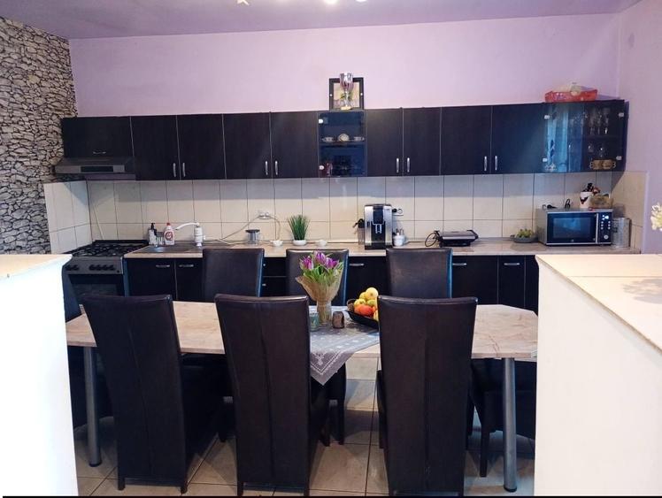 Casă cu 4 camere în Aluniș