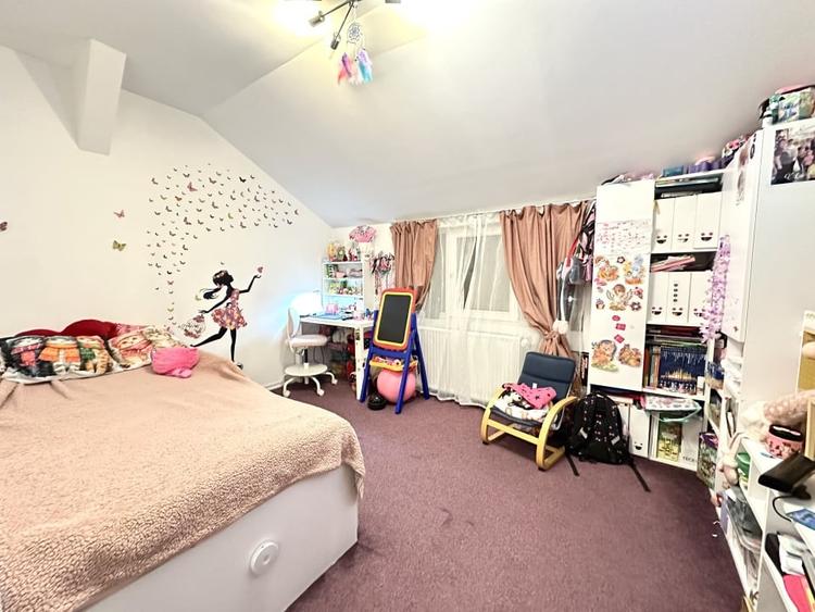 Apartament cu 3 camere semidecomandat, mobilat în Aradului